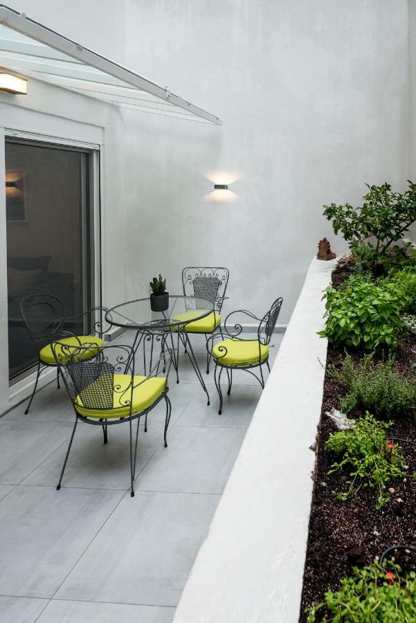 Central Cozy Studio With A Secret Garden Atina Dış mekan fotoğraf
